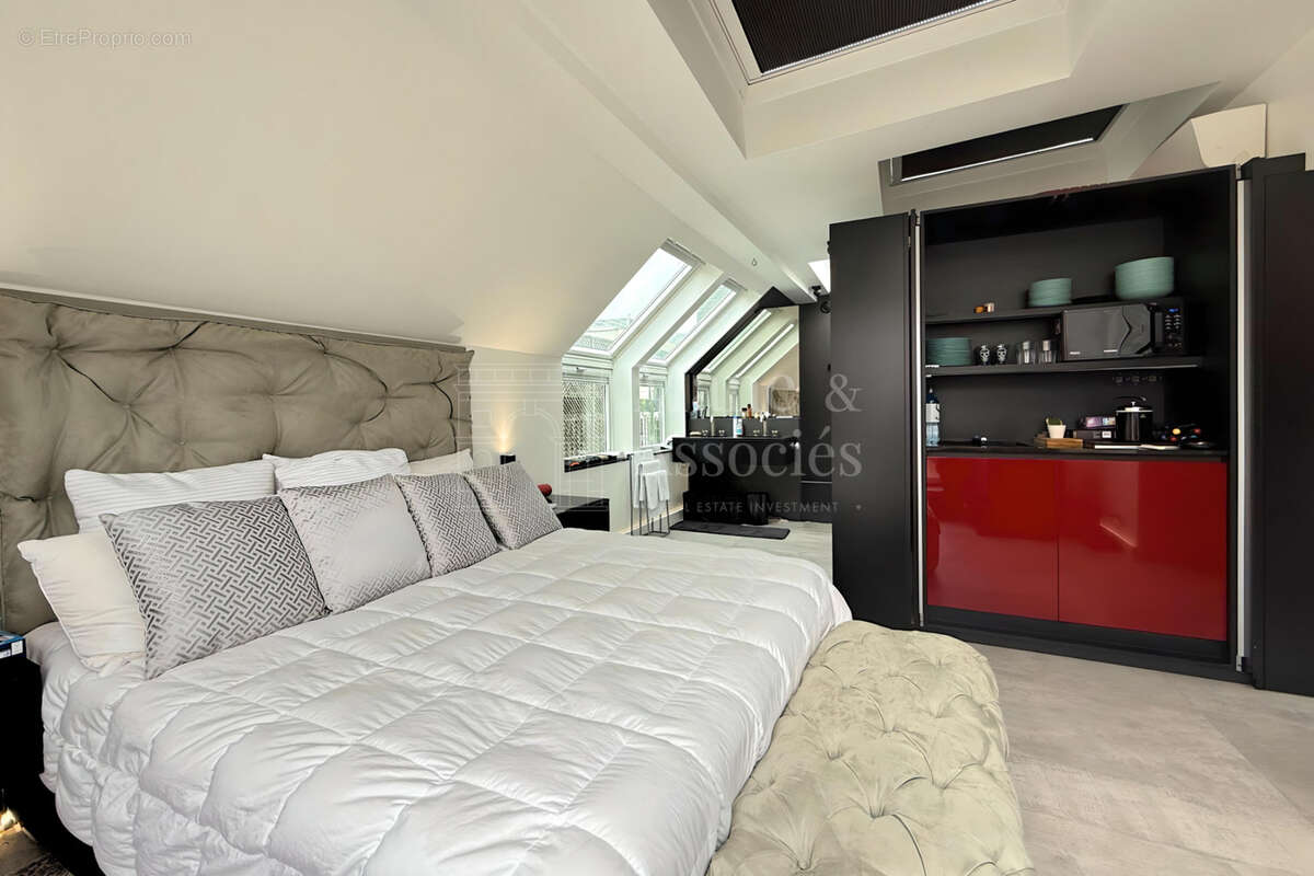 Appartement à NEUILLY-SUR-SEINE