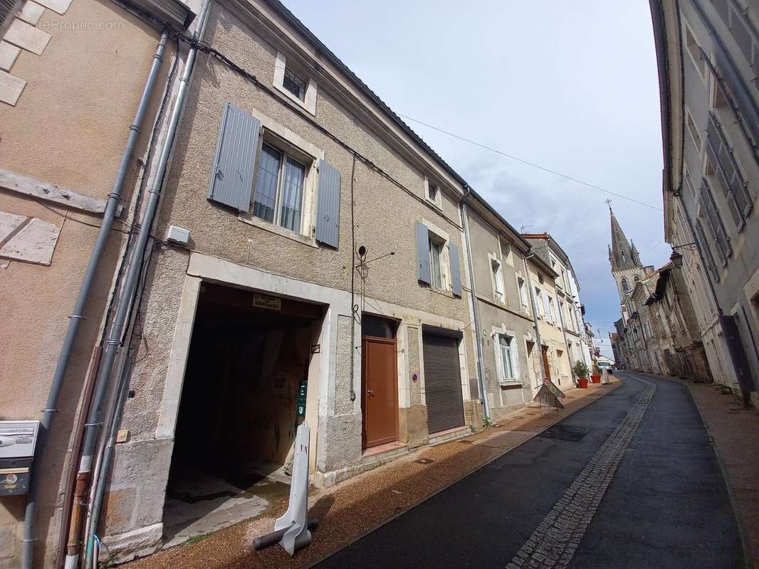 Maison à NONTRON