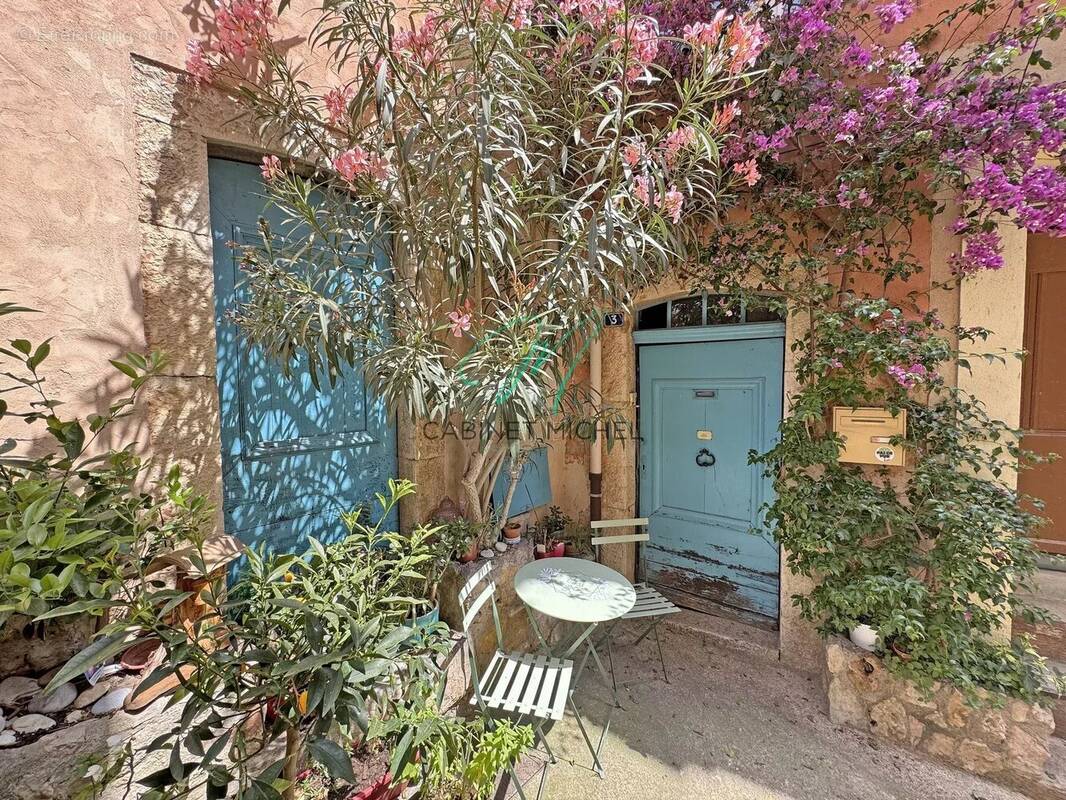 Appartement à CHATEAUNEUF-GRASSE