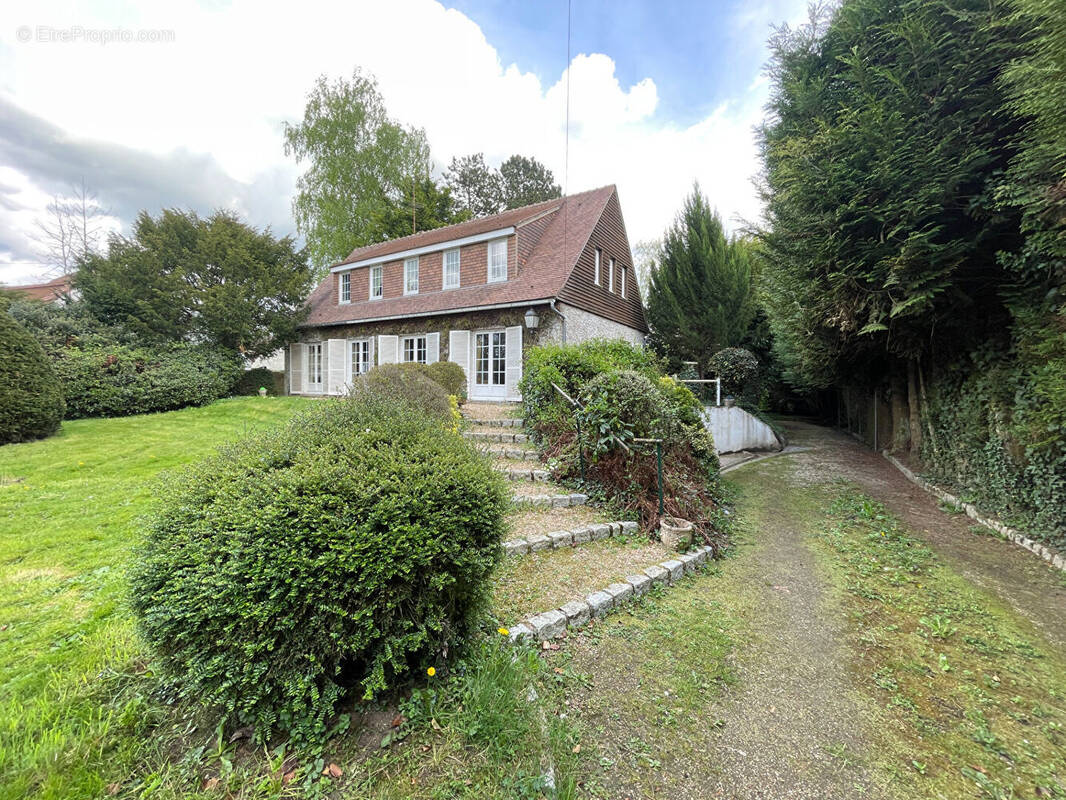 Maison à LE PERRAY-EN-YVELINES