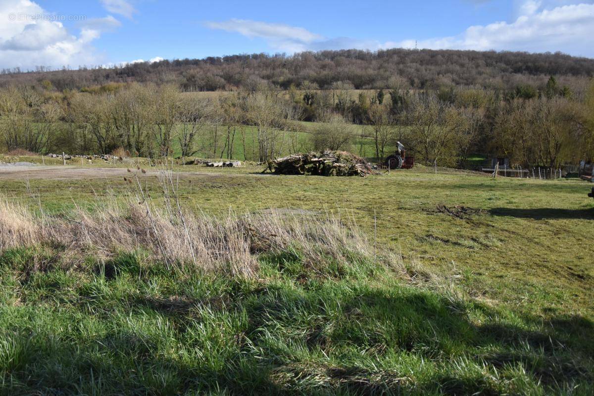 Terrain à VILCEY-SUR-TREY