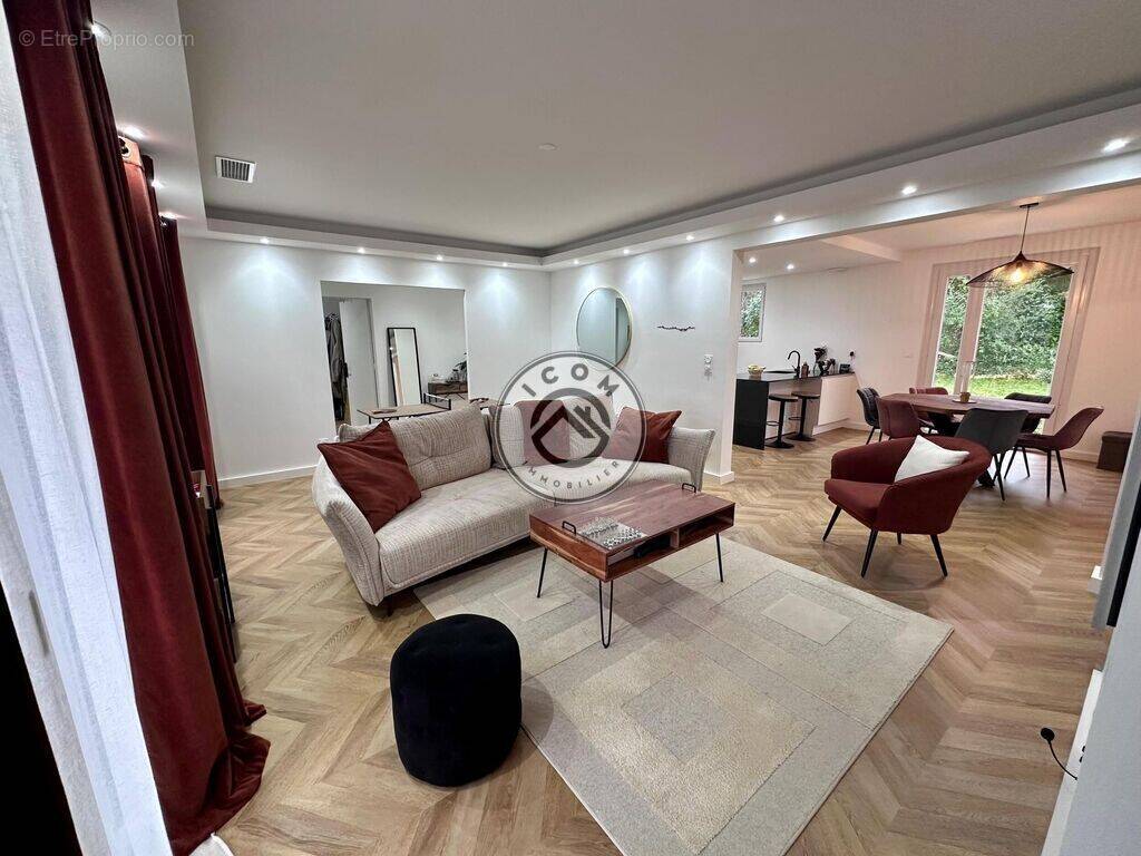 Maison à COULOUNIEIX-CHAMIERS