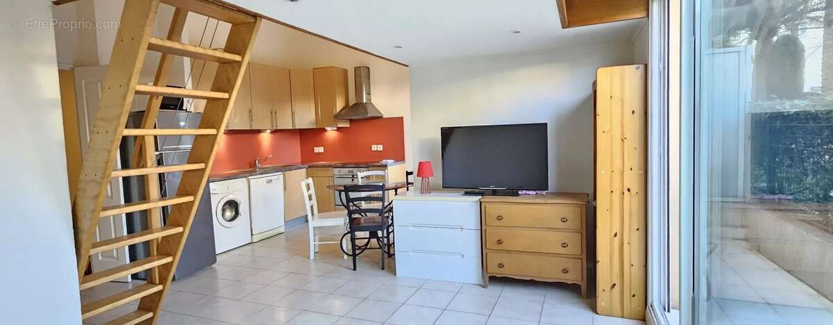 Appartement à SAINT-LAURENT-DU-VAR
