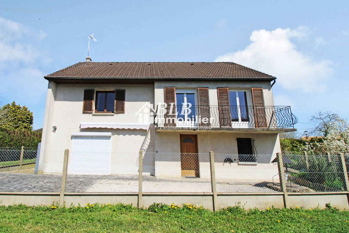 Maison à LE PERRAY-EN-YVELINES