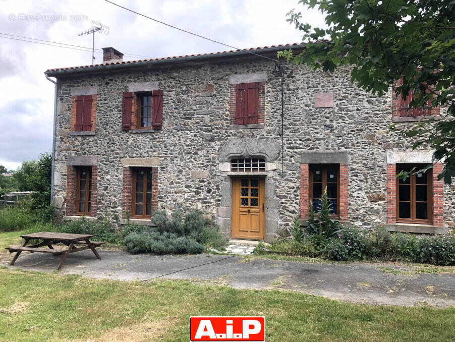Maison à POUZAUGES
