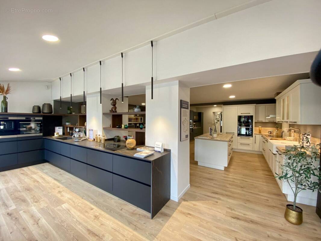 Local professionnel  - Appartement à LATRESNE