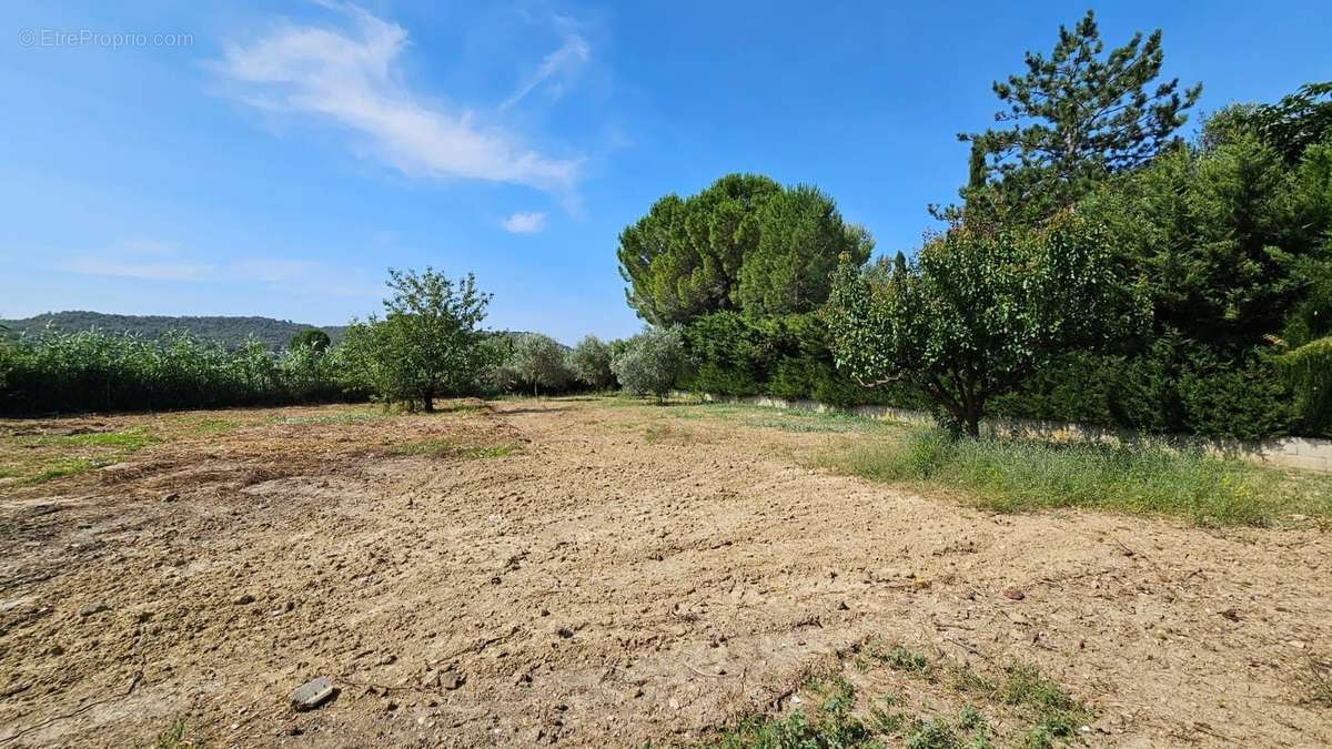 Terrain à CLARENSAC