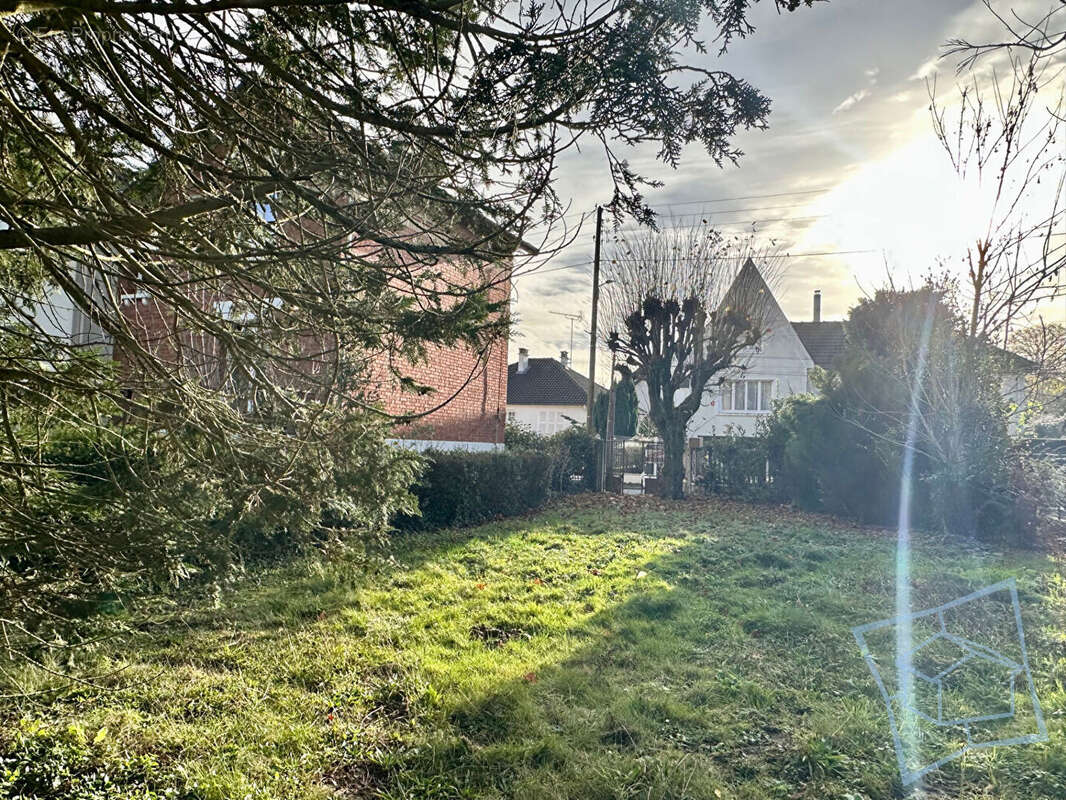 Terrain à SAINT-REMY-LES-CHEVREUSE