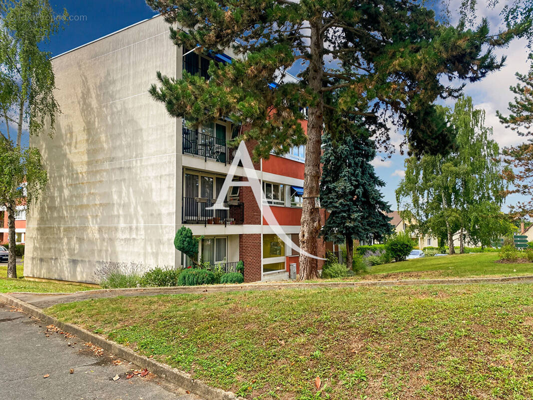 Appartement à LES CLAYES-SOUS-BOIS