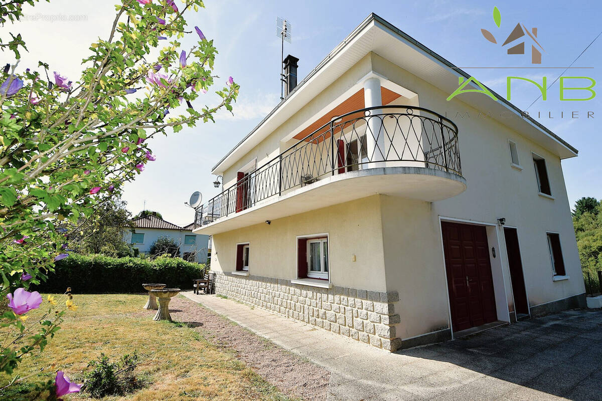 Maison à PIEGUT-PLUVIERS