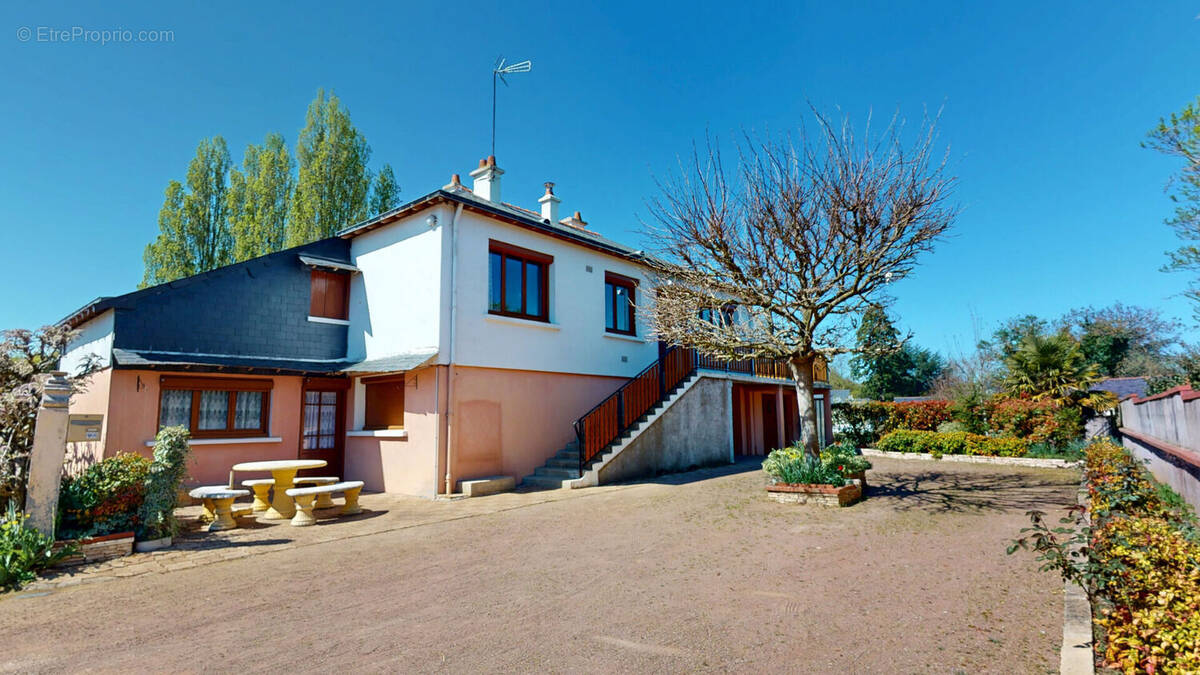 Maison à LONGUE-JUMELLES