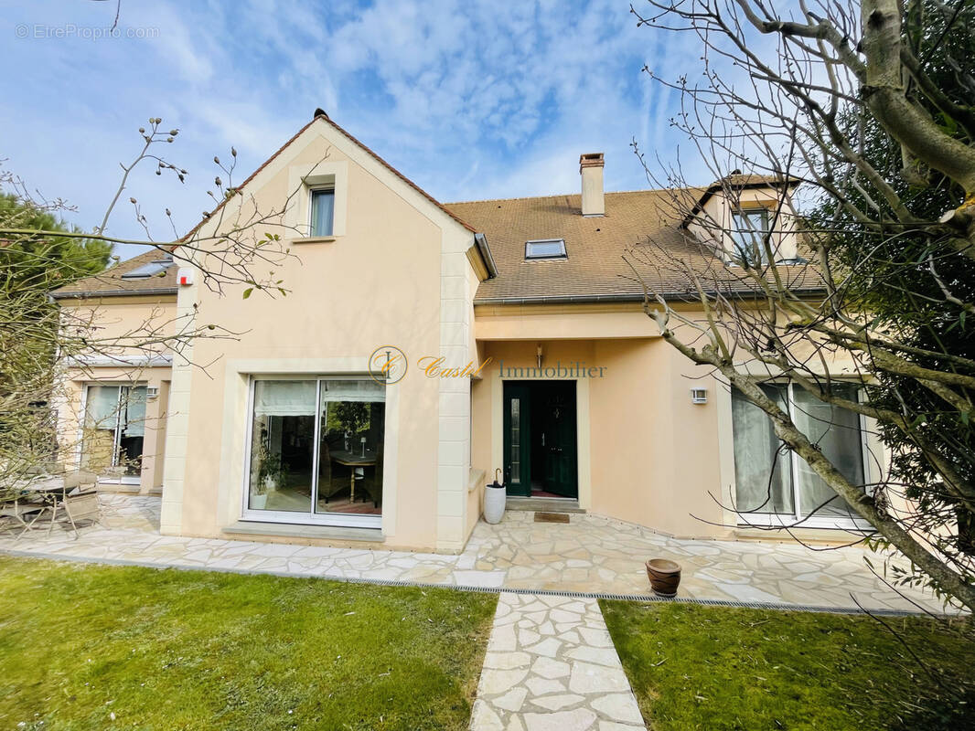 Maison à MORAINVILLIERS