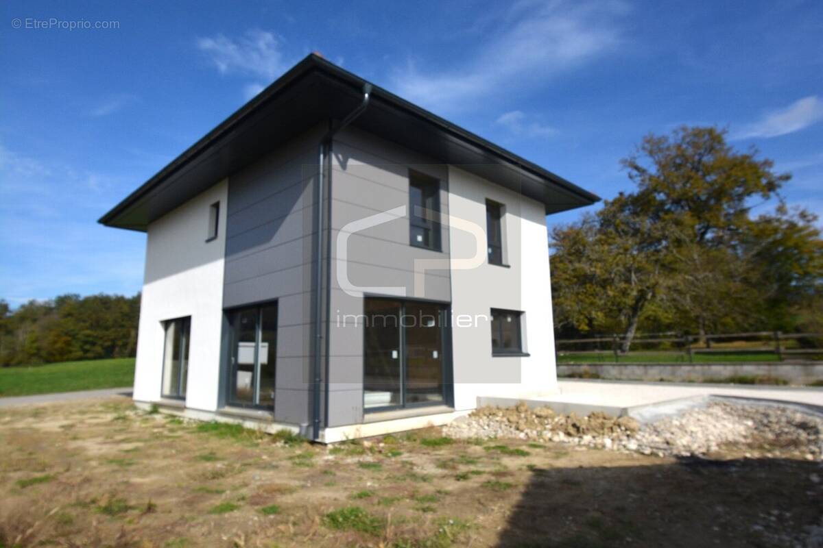Maison à CHAPEIRY