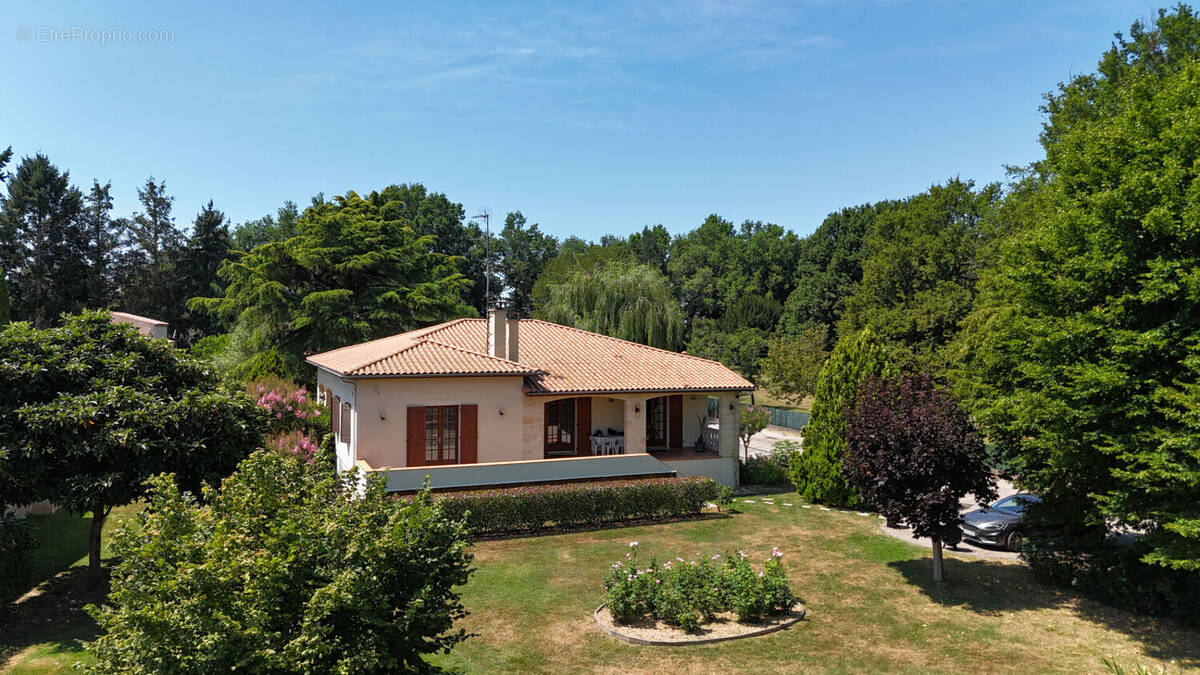 Maison à SAINT-SEURIN-DE-PRATS