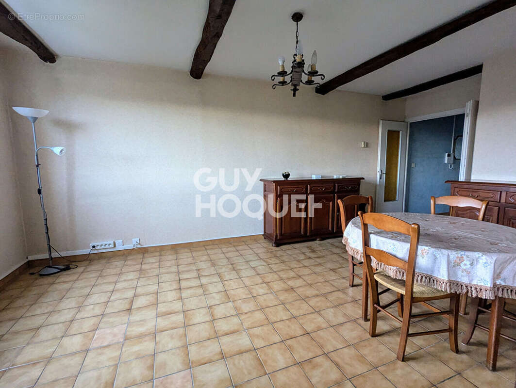 Appartement à DECINES-CHARPIEU