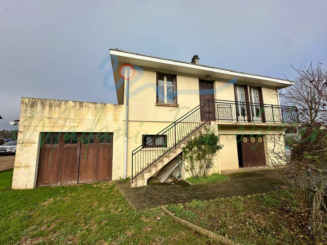 Maison à LA VILLENEUVE-EN-CHEVRIE