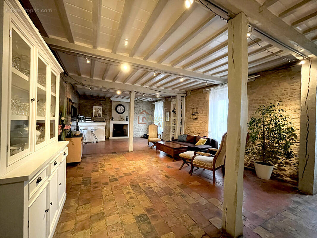 Maison à MERY-CORBON