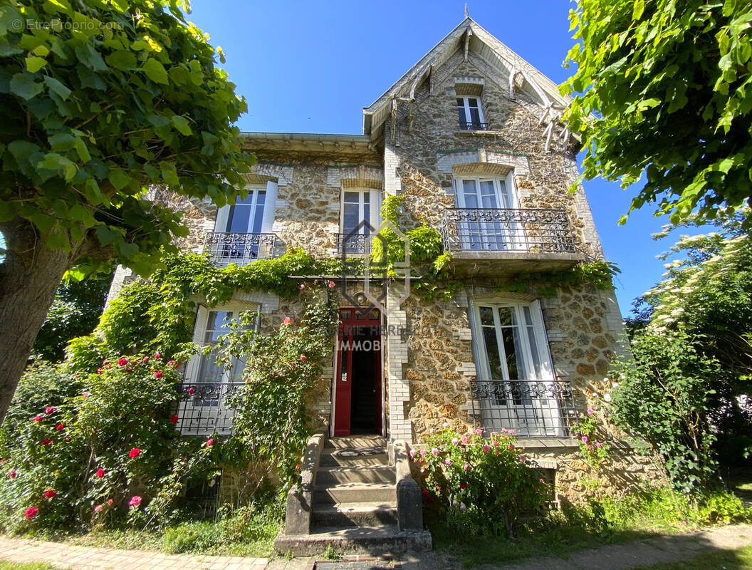 Maison à CHENNEVIERES-SUR-MARNE