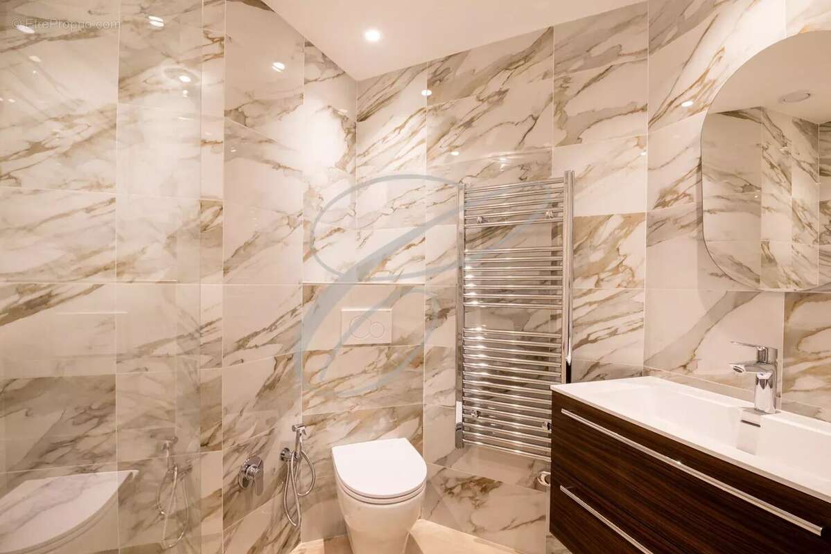 Appartement à ROQUEBRUNE-CAP-MARTIN