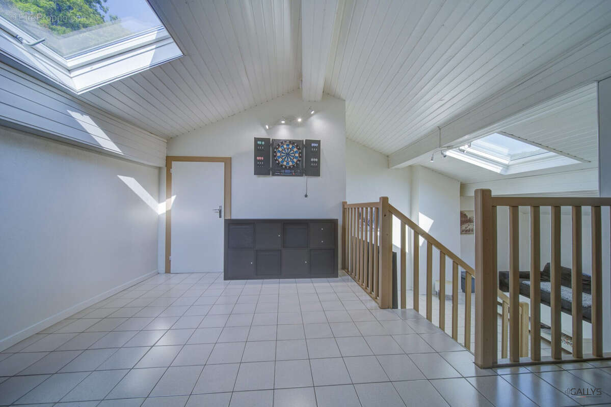 Appartement à CHATEL-SAINT-GERMAIN