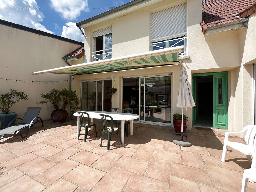 Maison à BEZANNES