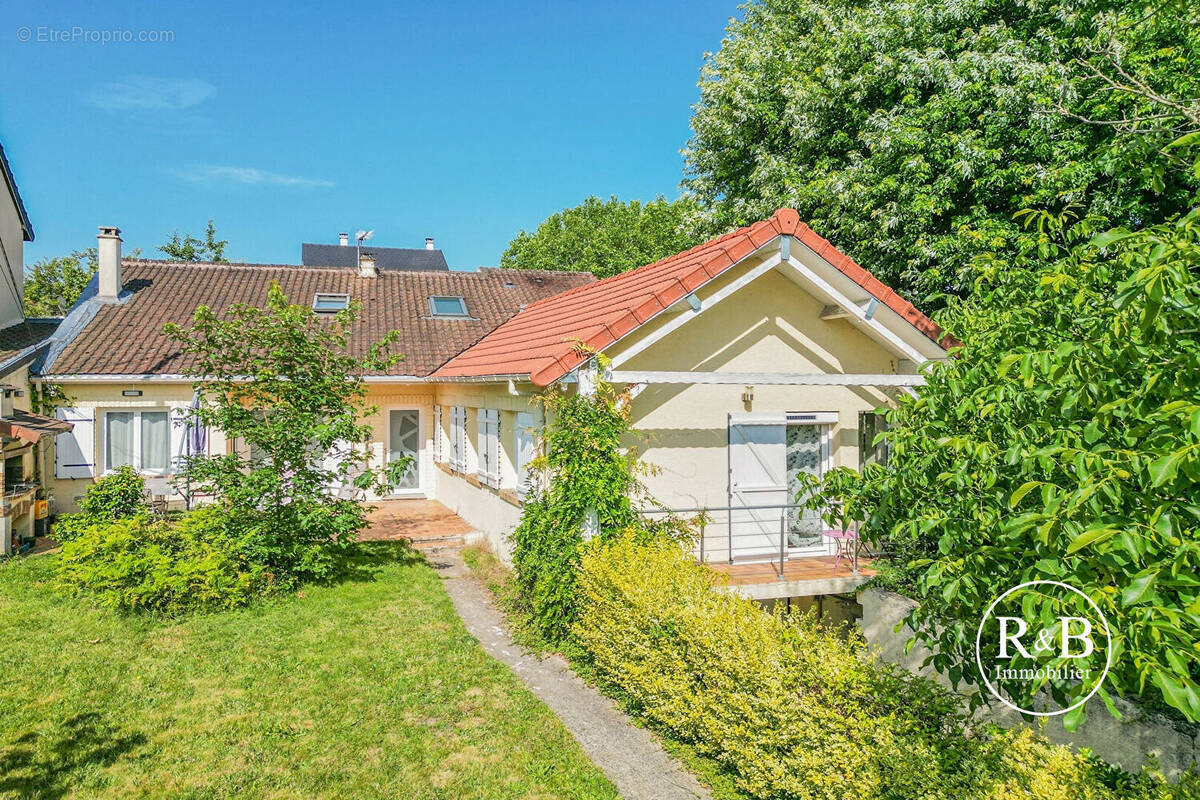 Maison à LES CLAYES-SOUS-BOIS