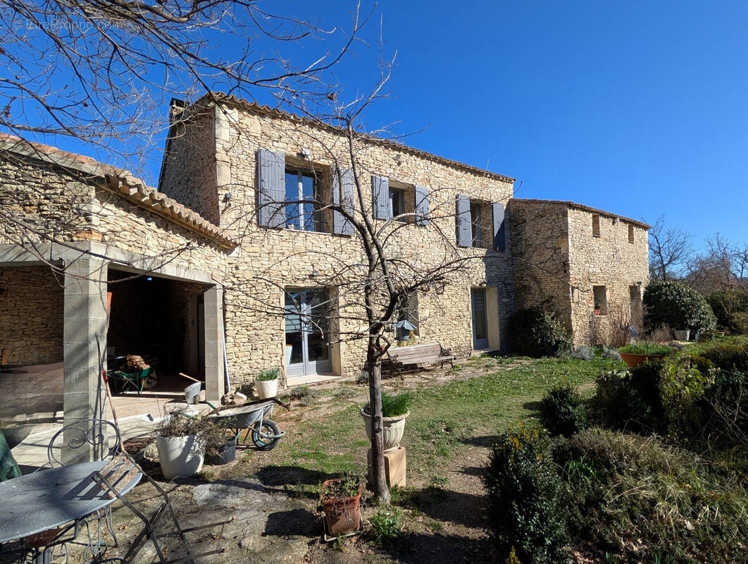 Maison à GORDES