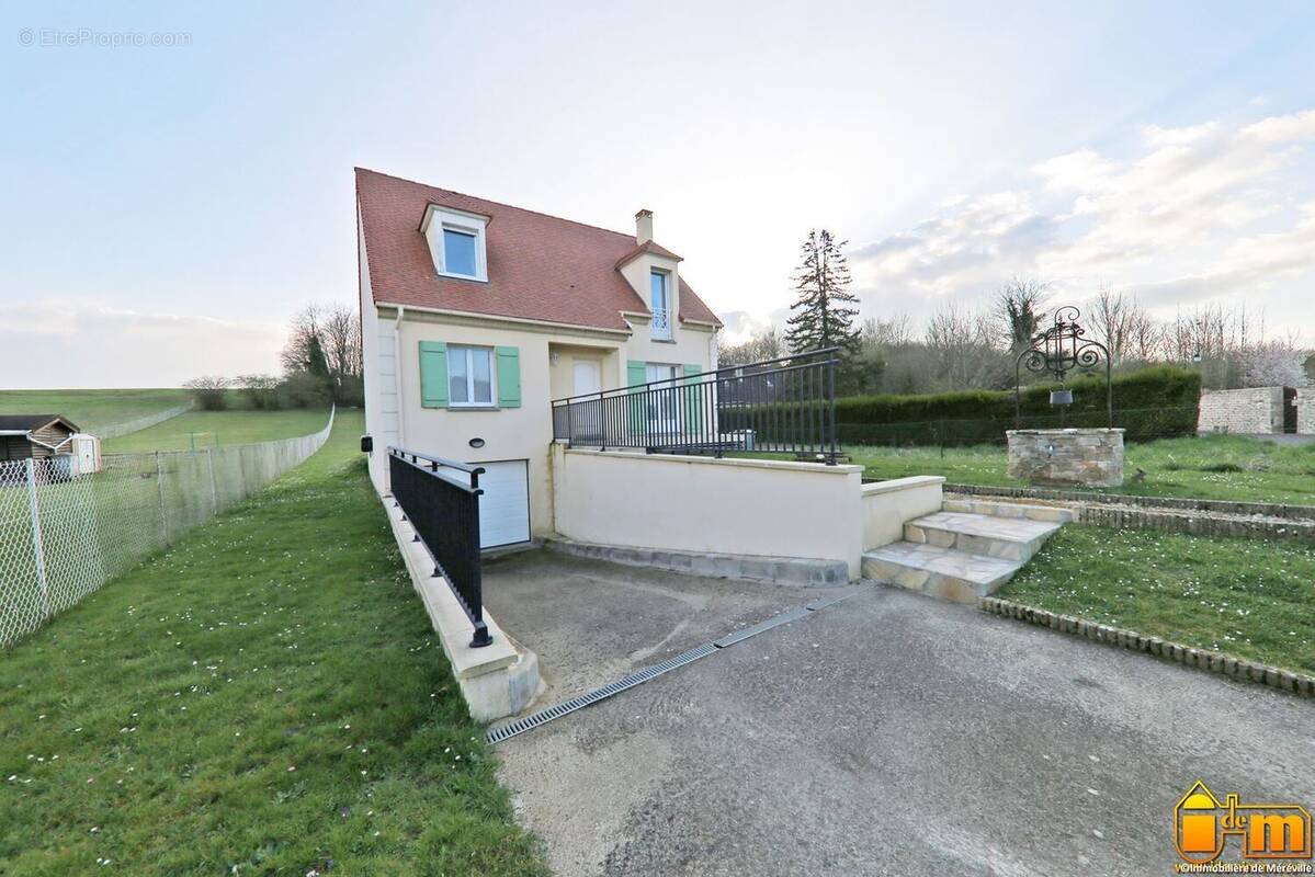 Maison à MEREVILLE