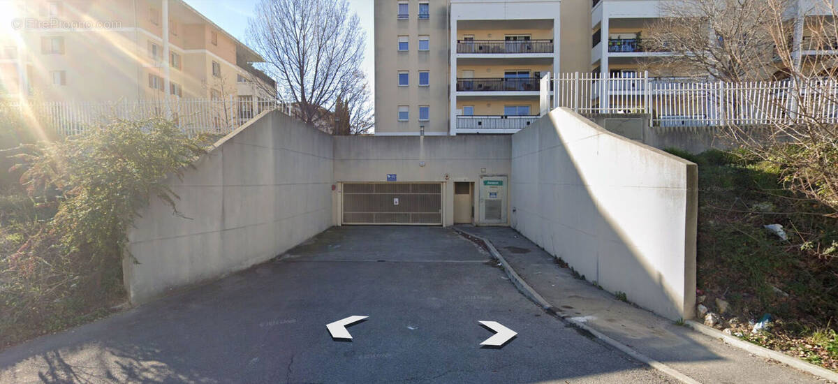 Parking à MARSEILLE-11E