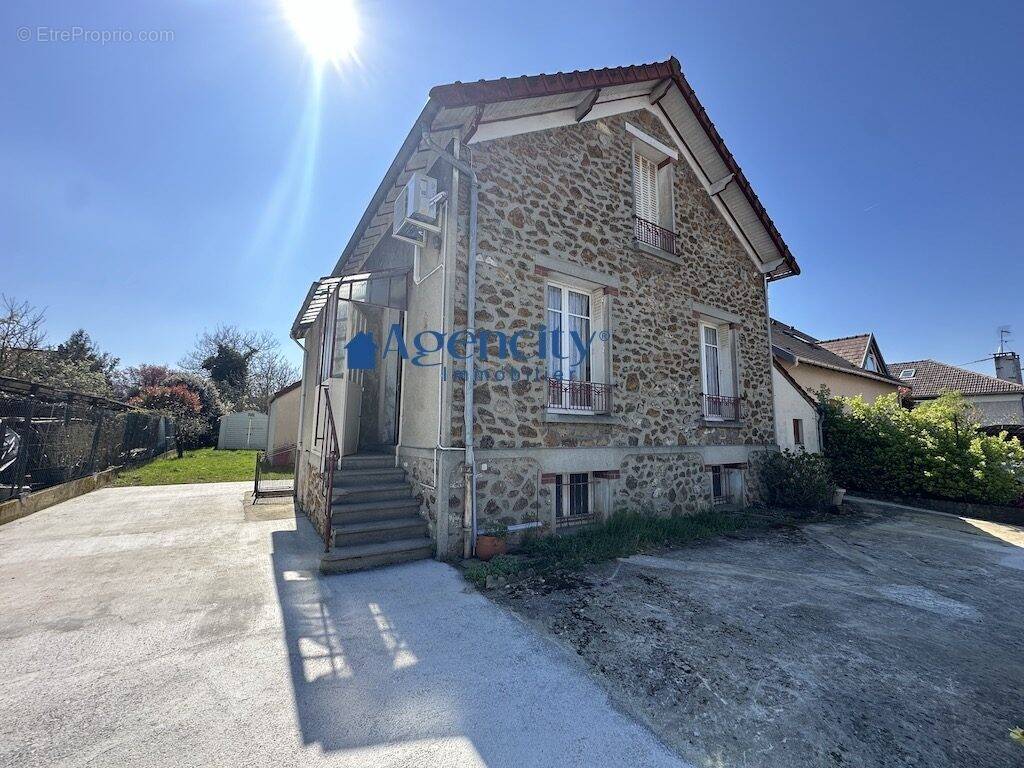 Maison à TORCY