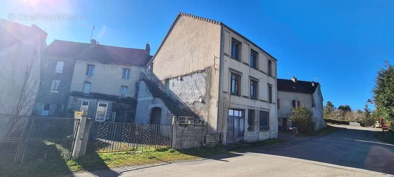 Maison à LAVAVEIX-LES-MINES