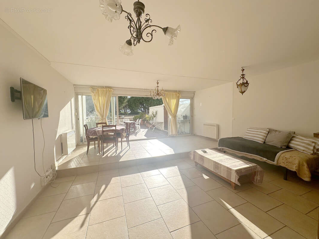 Appartement à MAUGUIO