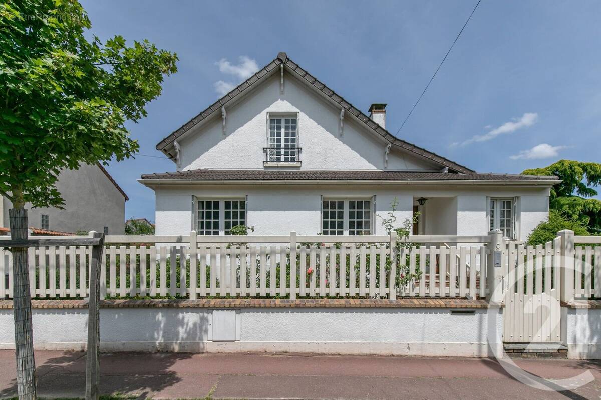 Maison à SAINT-MAUR-DES-FOSSES
