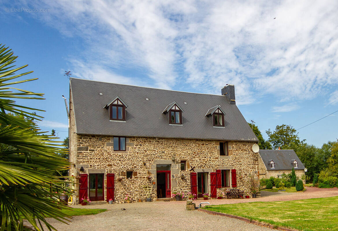 Maison à SAINT-QUENTIN-LES-CHARDONNETS