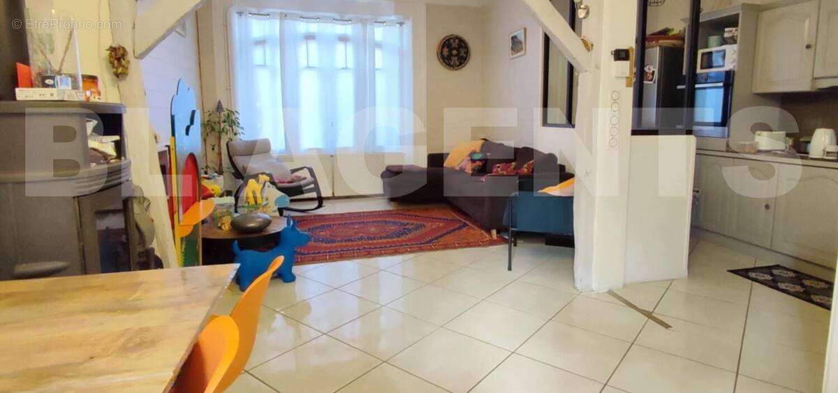 58d7247c-32c3-4cbb-82d3-f0ef7d2517f6 - Copie - Maison à ECOUCHE