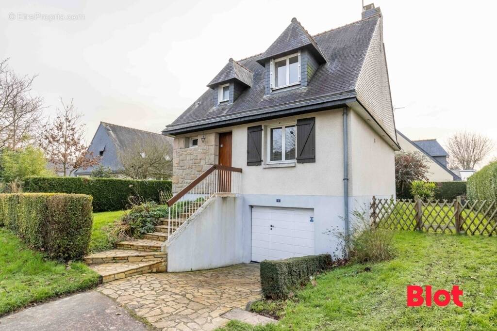 Maison à MONTGERMONT