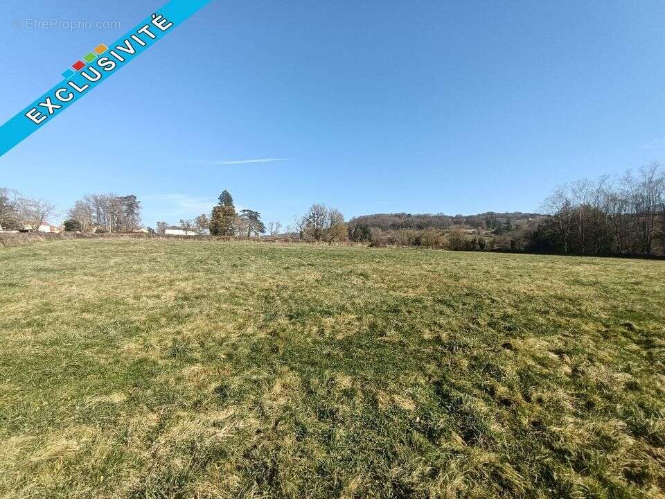 Terrain constructible à Saint-Gengoux-Le-National - Terrain à SAINT-GENGOUX-LE-NATIONAL