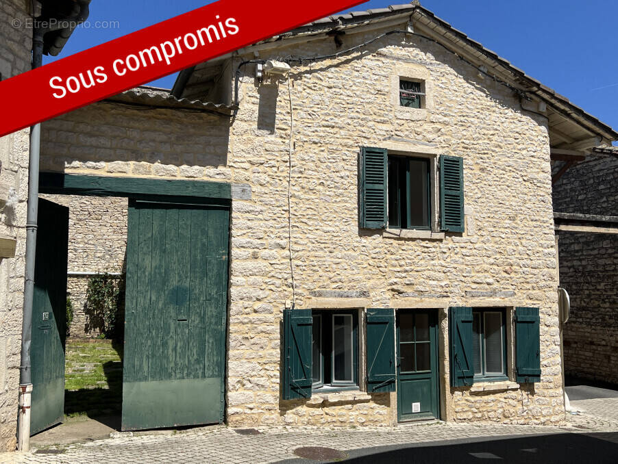 Maison à LUCENAY