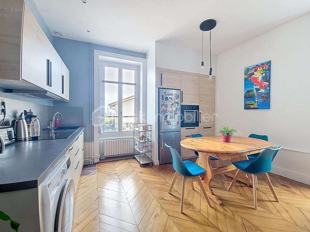 Appartement à LUCENAY