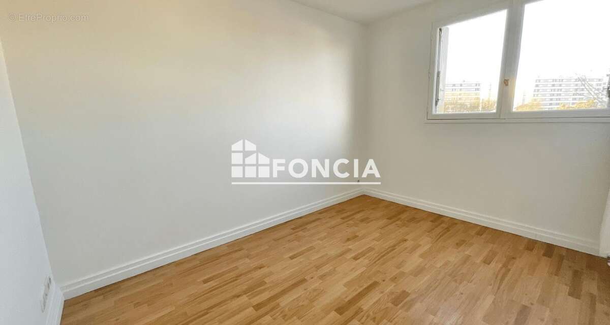 Appartement à LES CLAYES-SOUS-BOIS