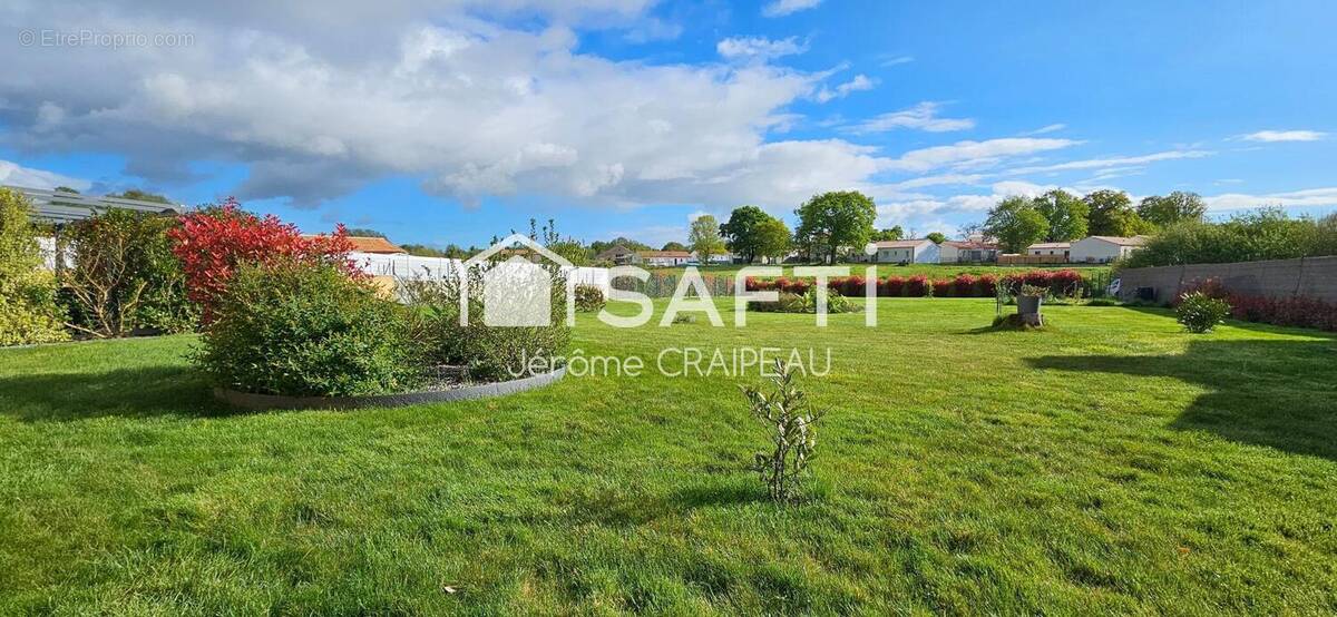 Photo 1 - Maison à MOUTIERS-LES-MAUXFAITS