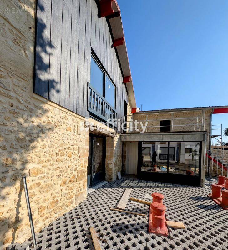 Maison à VENDAYS-MONTALIVET