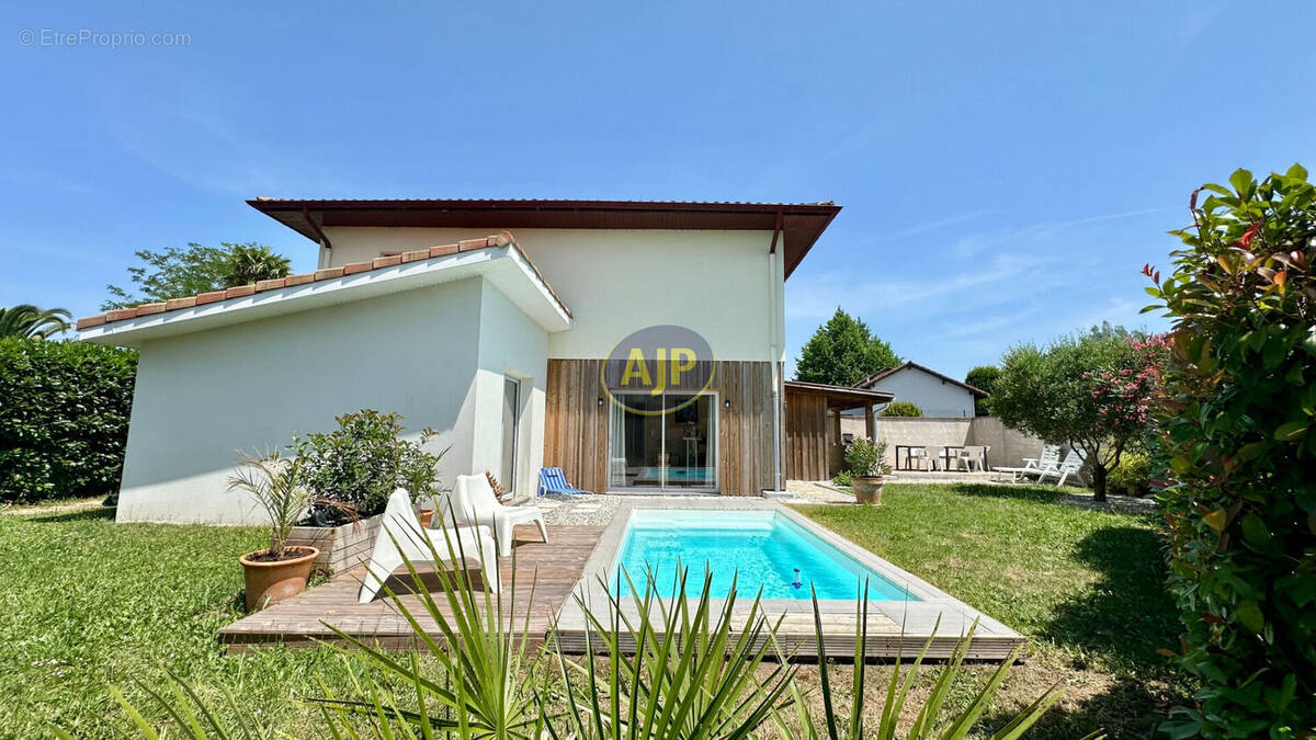 Maison à ANGRESSE