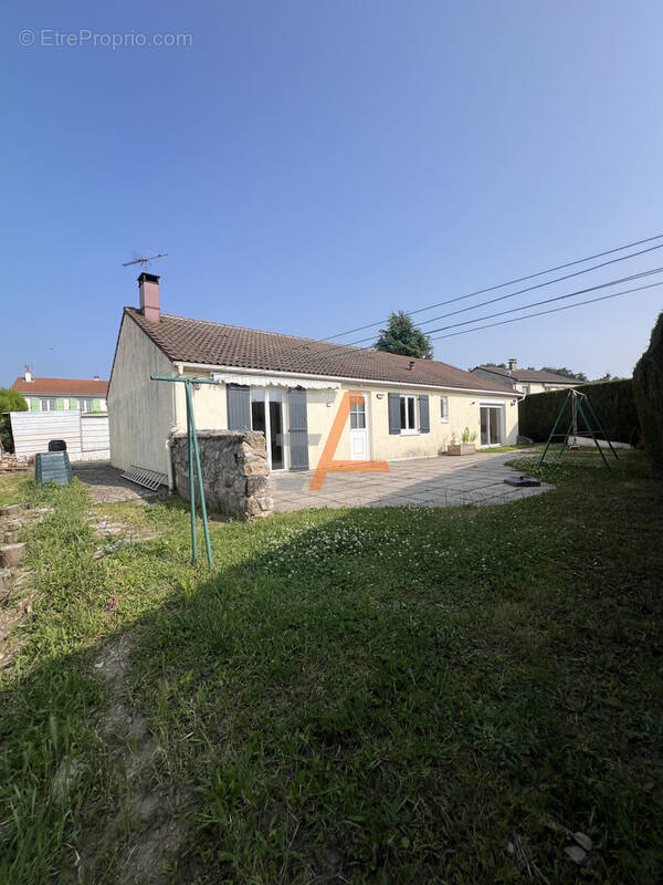 Maison à SAINT-JUST-MALMONT