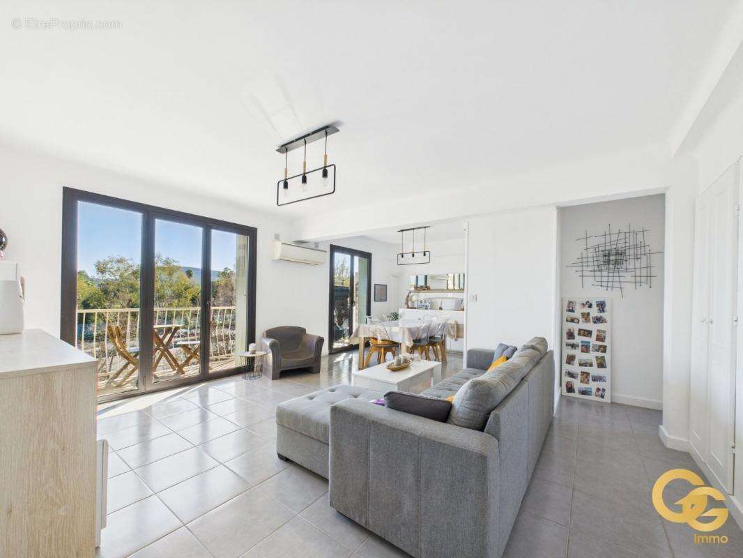 Appartement à MANDELIEU-LA-NAPOULE