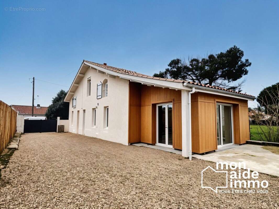 Maison à COUTRAS