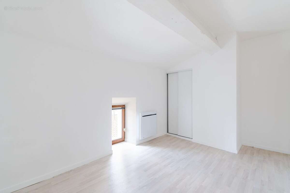 Chambre 2 - Appartement à NARBONNE