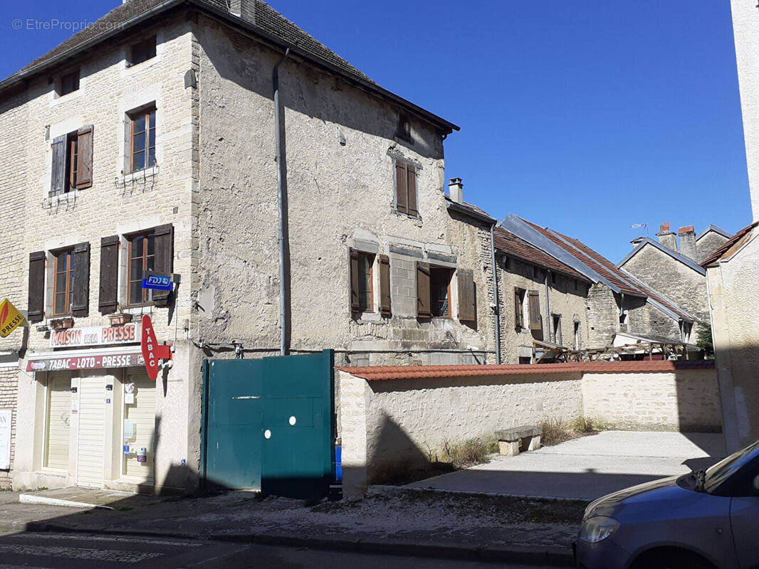 Appartement à CHATEAUVILLAIN