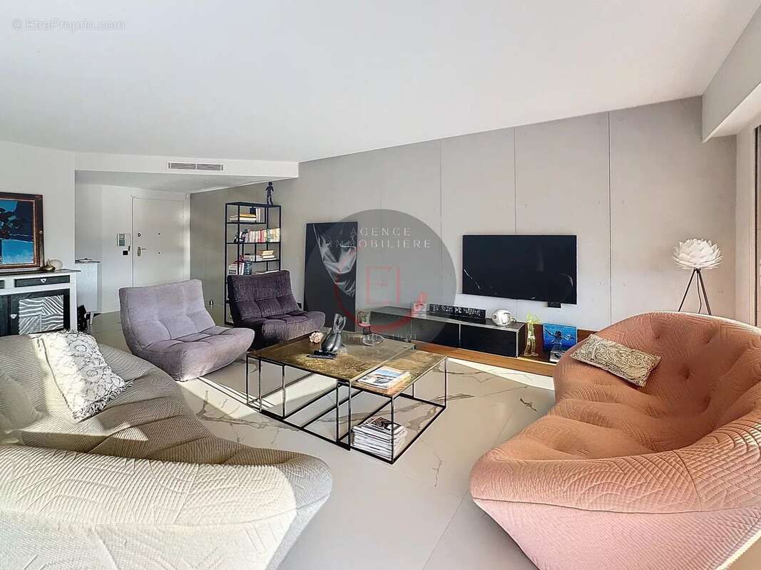 Appartement à MANDELIEU-LA-NAPOULE