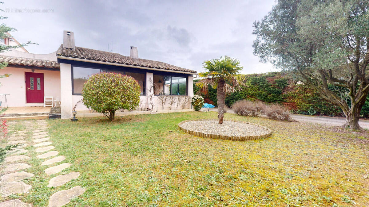 Maison à VILLEMOUSTAUSSOU